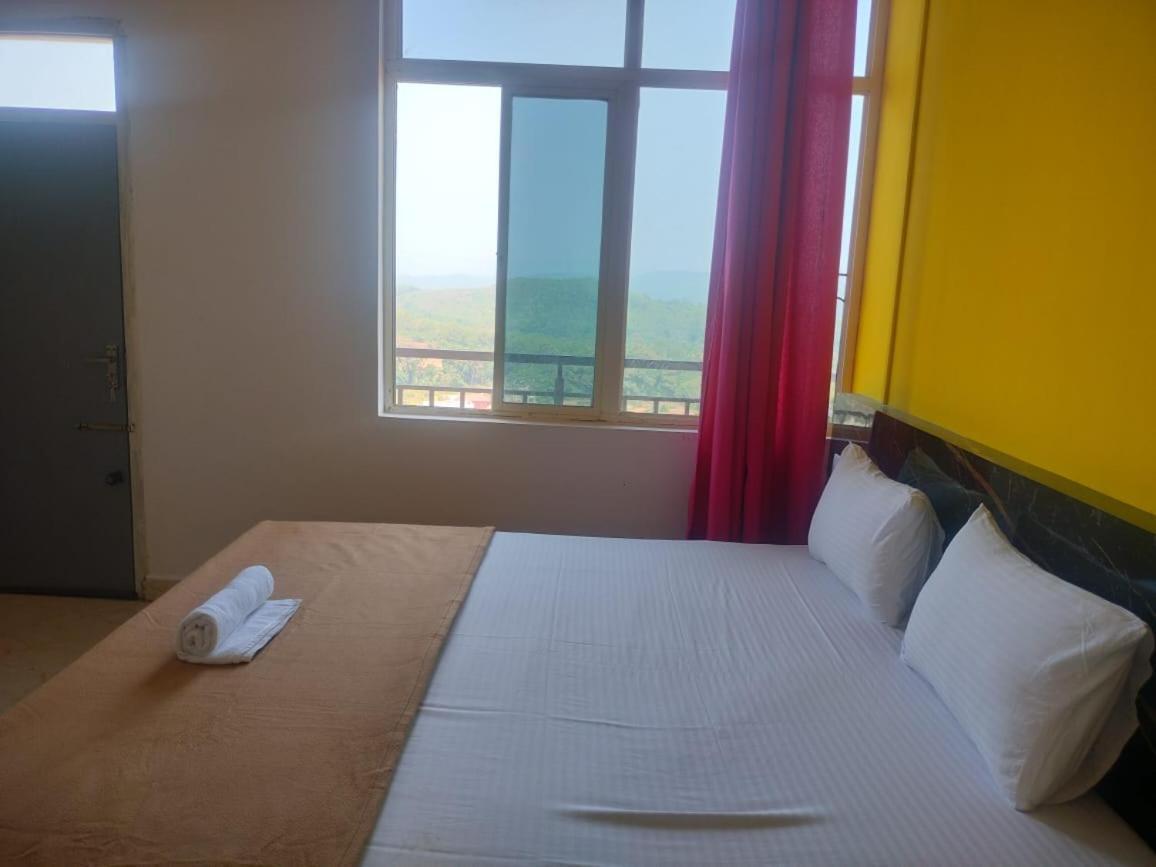 Hotel Golden Heights Gokarna Ngoại thất bức ảnh